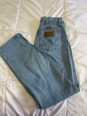 Wrangler women’s Light Blue Straight Leg Jeans